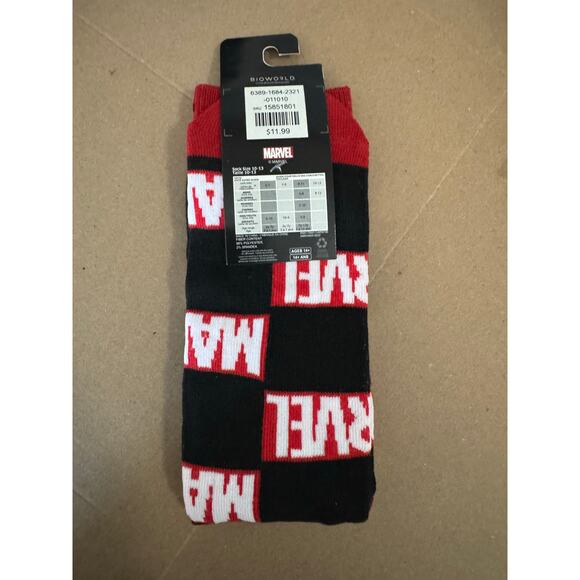 MARVEL Logo Crew Tube Socks NEW Fits Men's Shoe Size 8 - 12 - Picture 2 of 4